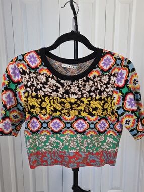 Sz S Alice + Olivia Cropped, Short Sleeved Sweater